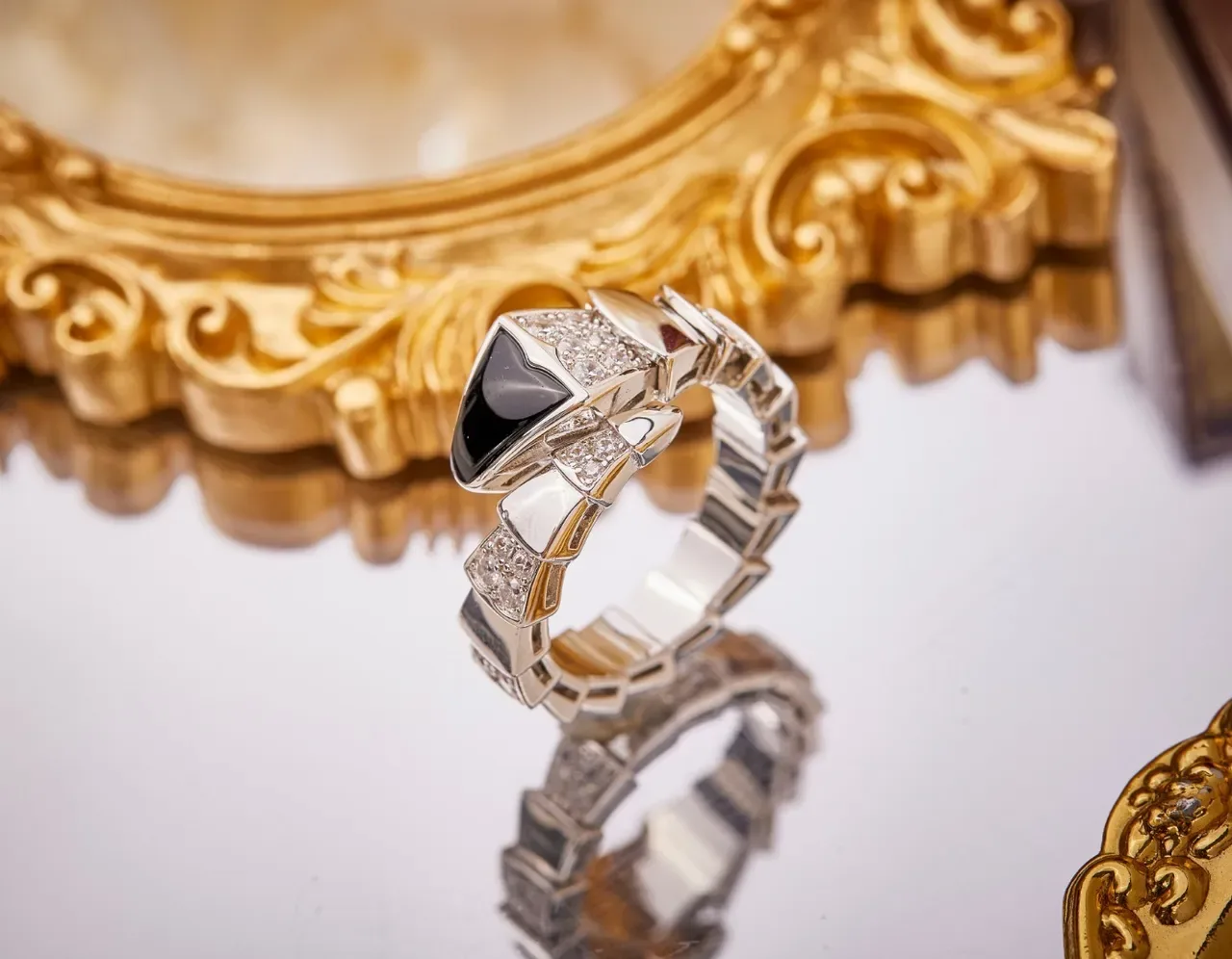 Bvlgari Serpenti Viper Bague Articulée Onyx et Diamant 4