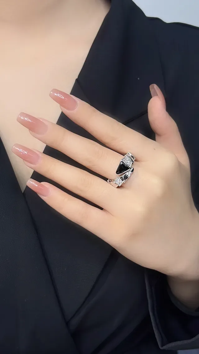 Bvlgari Serpenti Viper Bague Articulée Onyx et Diamant 6