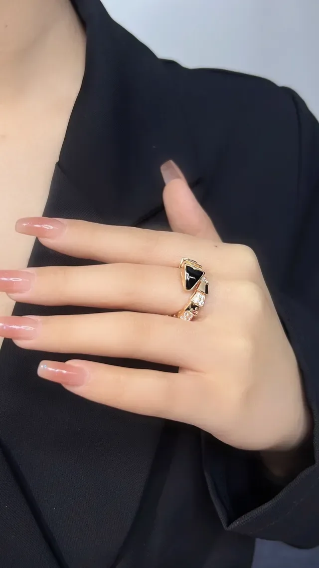 Bvlgari Serpenti Viper Bague Articulée Onyx et Diamant 7