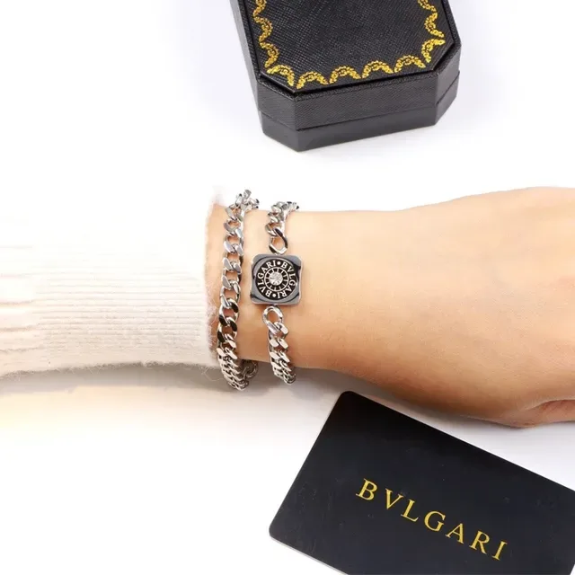 Bvlgari चांदी सोना मोटी Curb Chain चौकोर लॉगो पेंडेंट नेकलेस 7