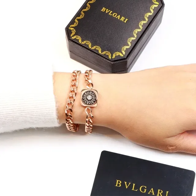 Bvlgari चांदी सोना मोटी Curb Chain चौकोर लॉगो पेंडेंट नेकलेस 9