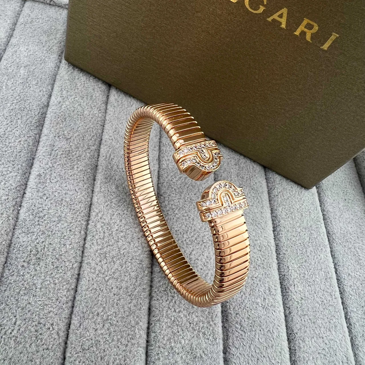 Bvlgari Tubogas Pavé Diamond Clasp Yellow and Rose Gold اساور 4