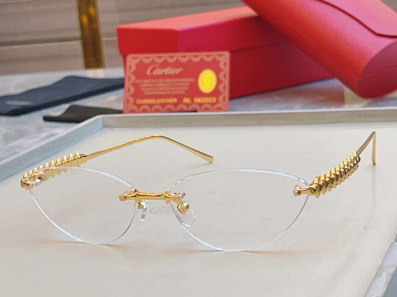 Cartier Clash de Cartier نظارات شمسية بدون إطار مع قضيب حاجب مسنن 2