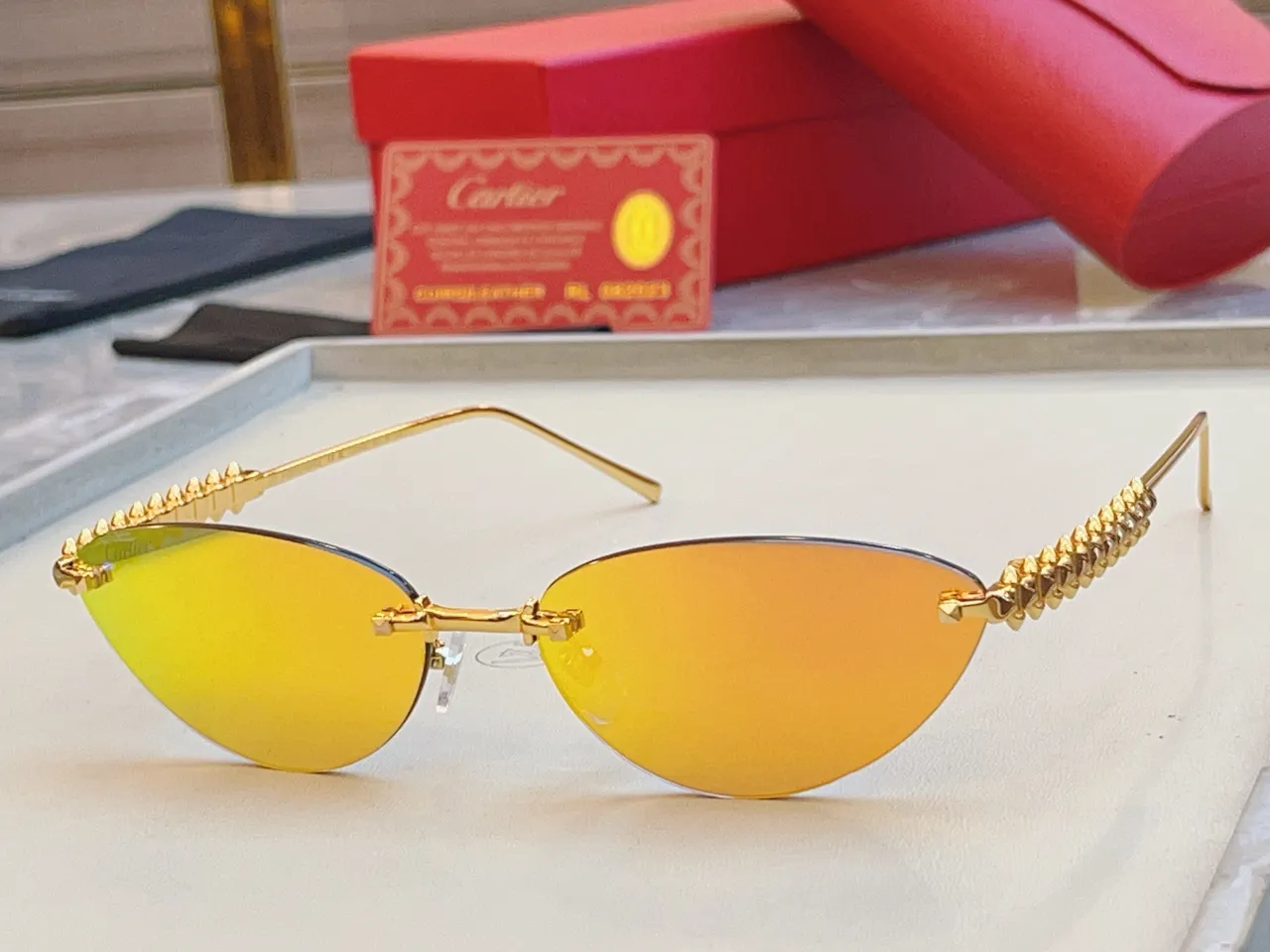 Cartier Clash de Cartier نظارات شمسية بدون إطار مع قضيب حاجب مسنن 4