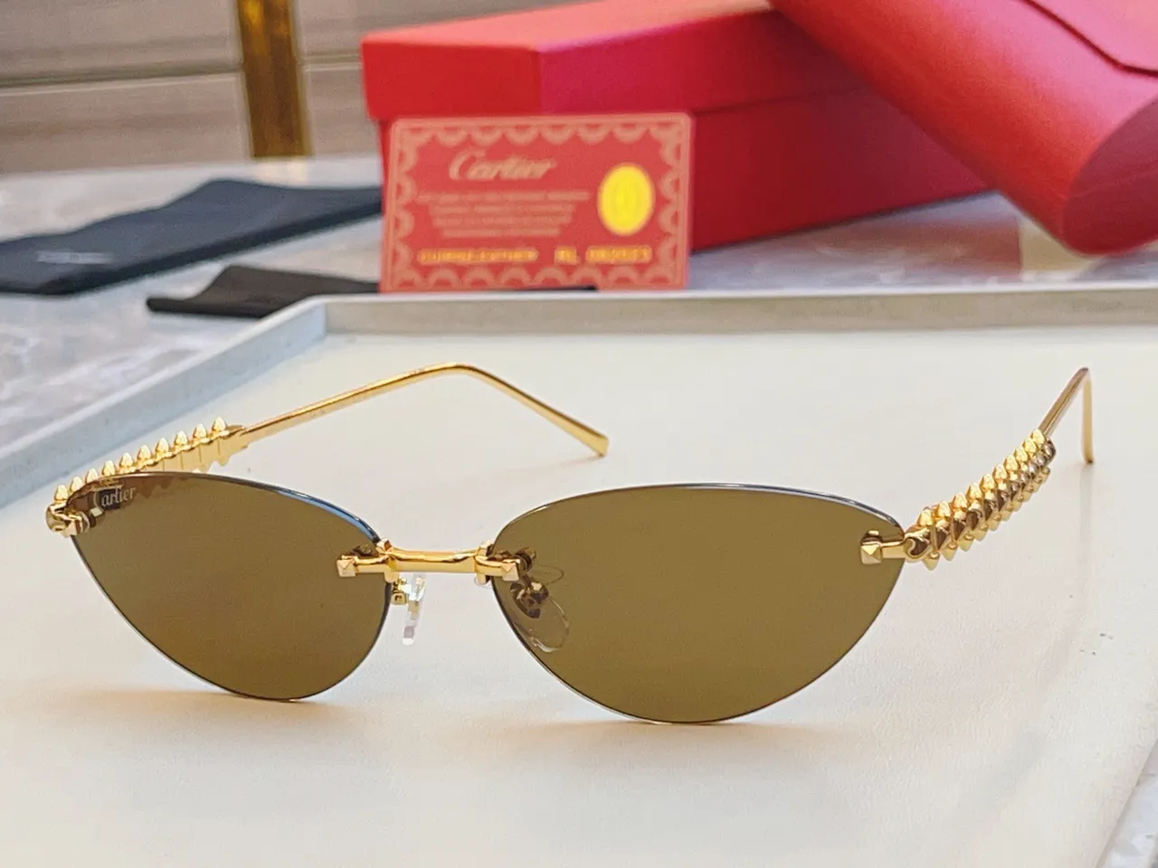 Cartier Clash de Cartier نظارات شمسية بدون إطار مع قضيب حاجب مسنن 7