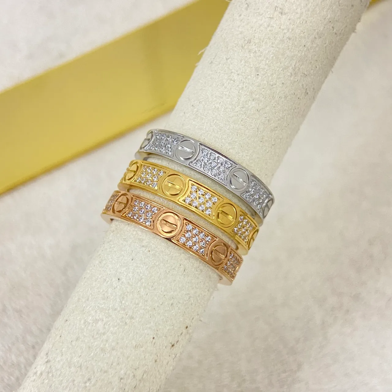 خاتم كارتير ذهب فضة Pavé Diamond إطار نقش البراغي تفاصيل 2
