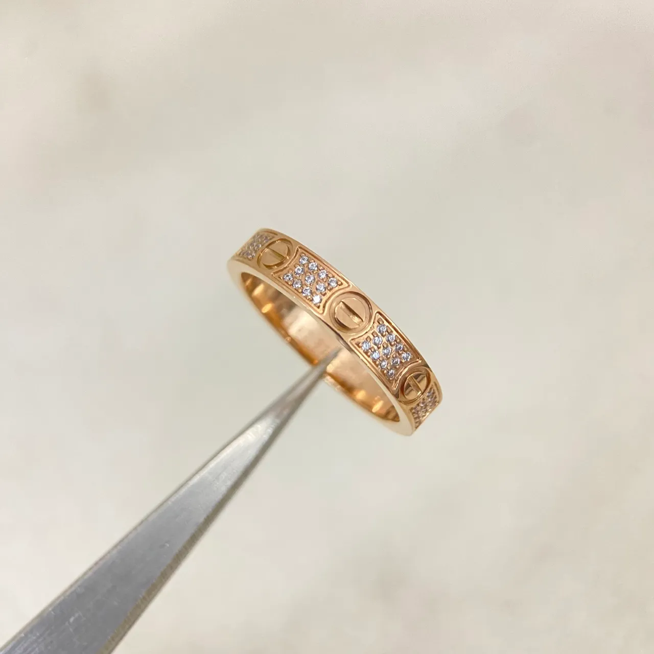 خاتم كارتير ذهب فضة Pavé Diamond إطار نقش البراغي تفاصيل 4