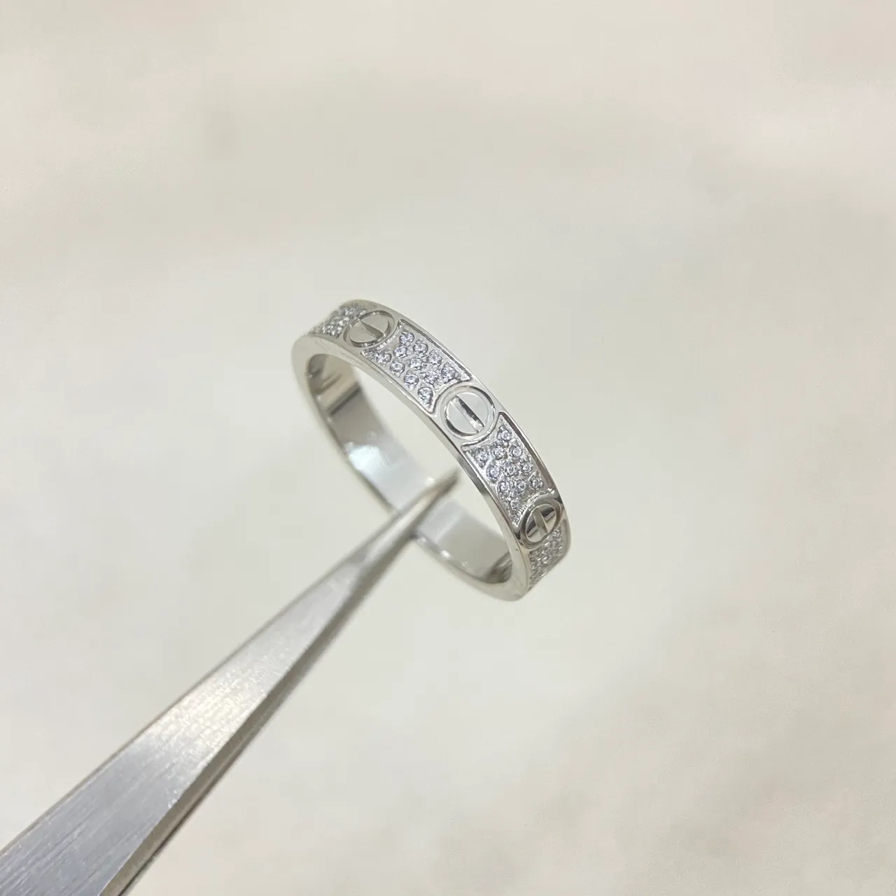 خاتم كارتير ذهب فضة Pavé Diamond إطار نقش البراغي تفاصيل 5