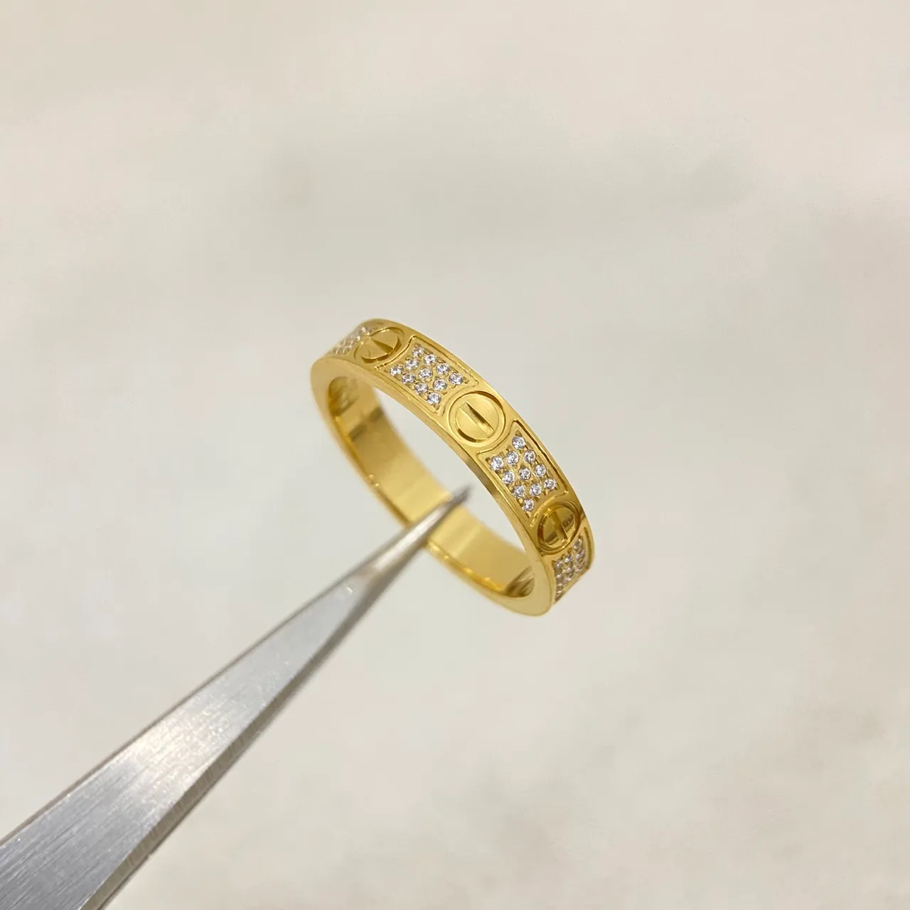 خاتم كارتير ذهب فضة Pavé Diamond إطار نقش البراغي تفاصيل 6