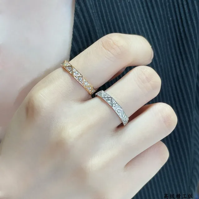 Cartier Juste un Clou و مجموعة Love حلقات الماس الهندسية المقطوعة المرصعة Pavé 9