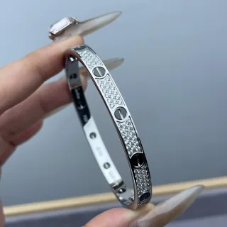 سوارة Cartier Love بافيه دايموندز سكرو موتيف معدن أبيض سوارة