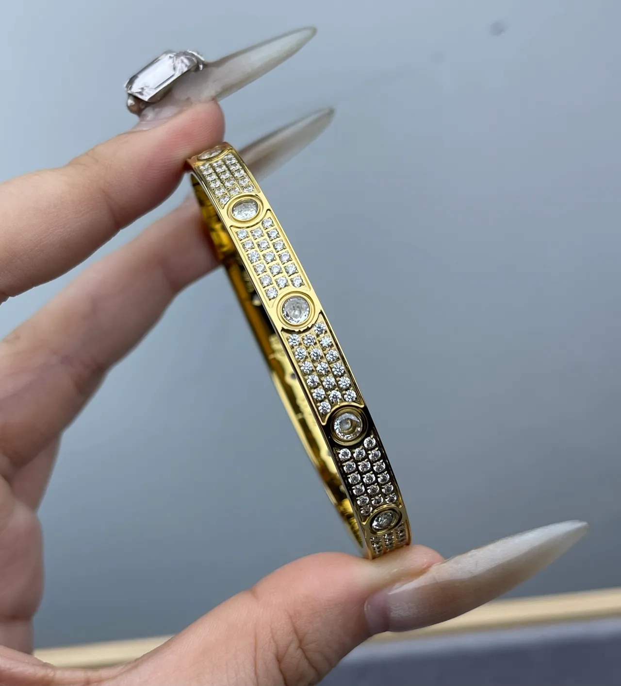Cartier Love 手链 镶嵌螺丝图案 刚性手镯 3