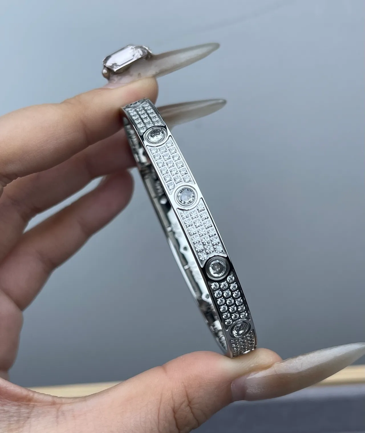 Cartier Love 手链 镶嵌螺丝图案 刚性手镯 4