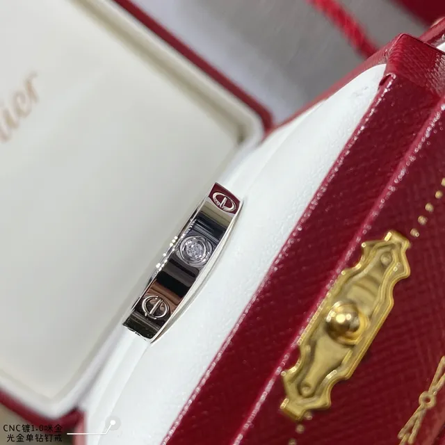 Cartier Love 银色平带螺纹图案戒指 2