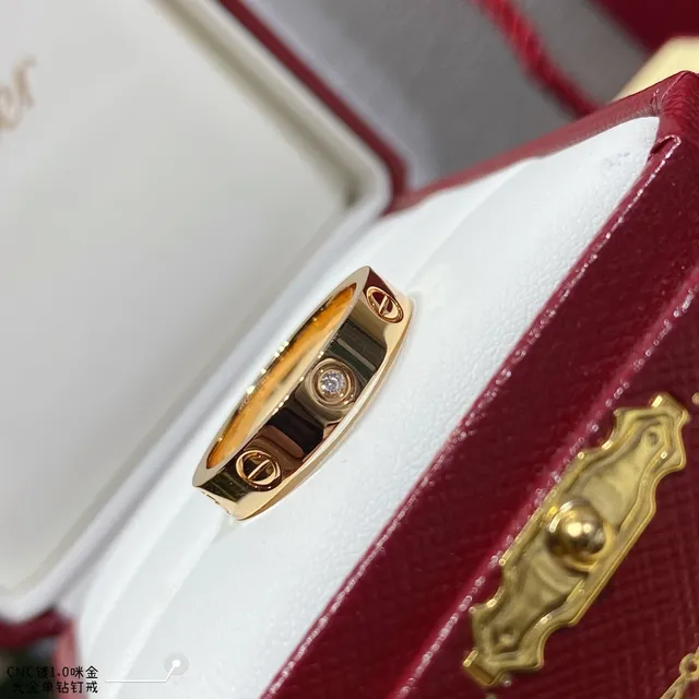 Cartier Love 银色平带螺纹图案戒指 3
