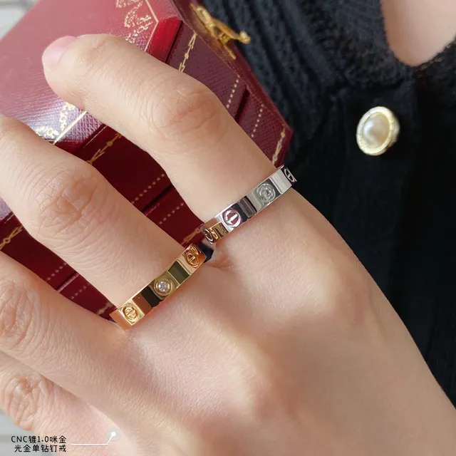 Cartier Love 银色平带螺纹图案戒指 8