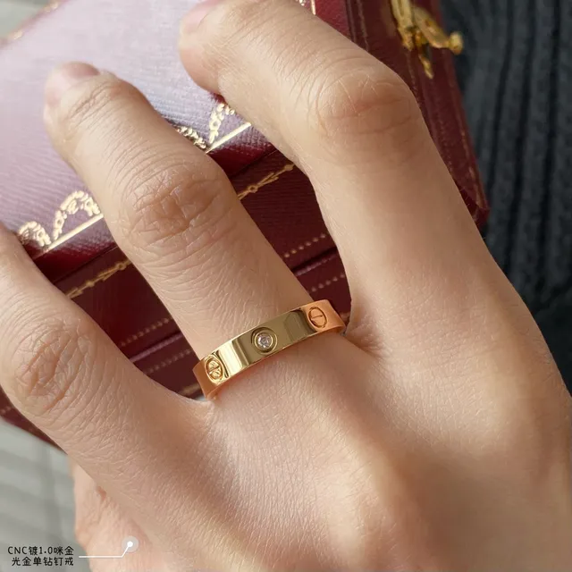 Cartier Love 银色平带螺纹图案戒指 9