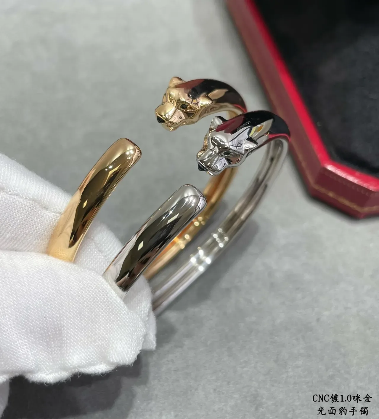 Cartier Panthère Pulseras Abiertas de Oro y Plata con Cabeza de Pantera 2
