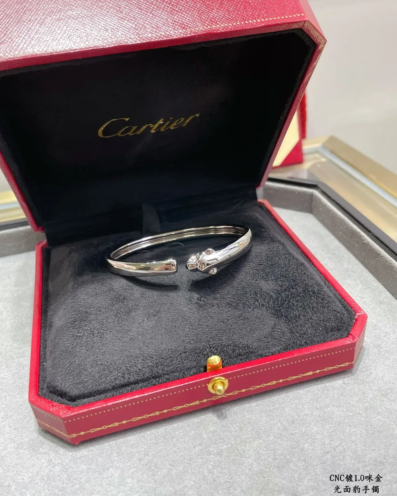 Cartier Panthère Pulseras Abiertas de Oro y Plata con Cabeza de Pantera 3