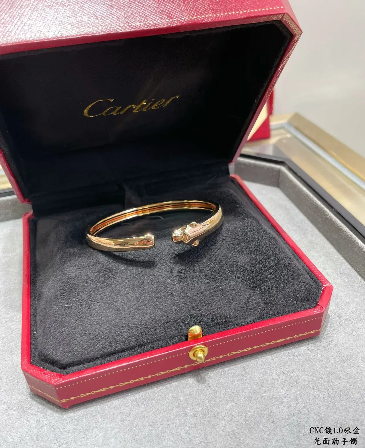 Cartier Panthère Pulseras Abiertas de Oro y Plata con Cabeza de Pantera 4