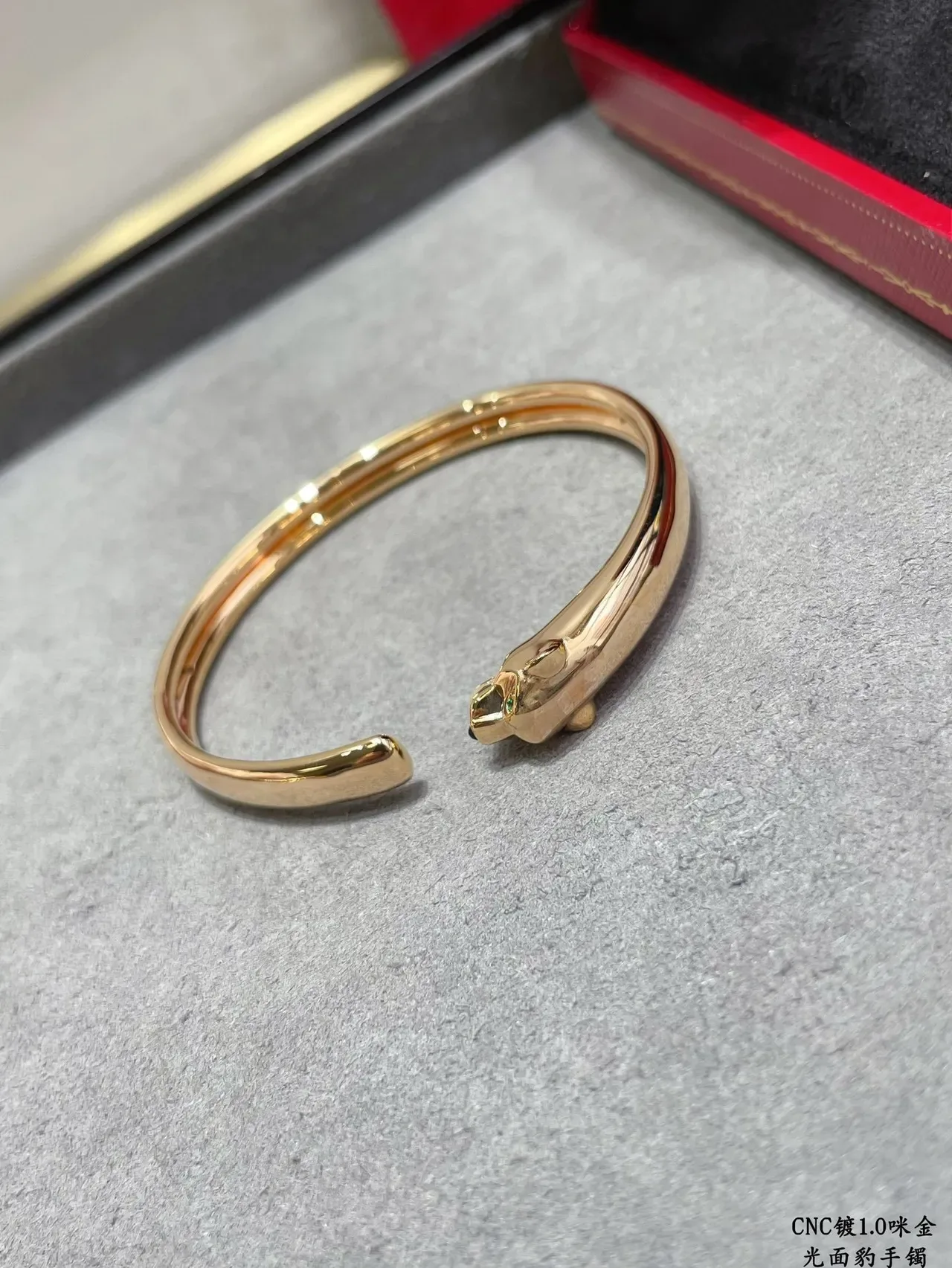 Cartier Panthère Pulseras Abiertas de Oro y Plata con Cabeza de Pantera 7