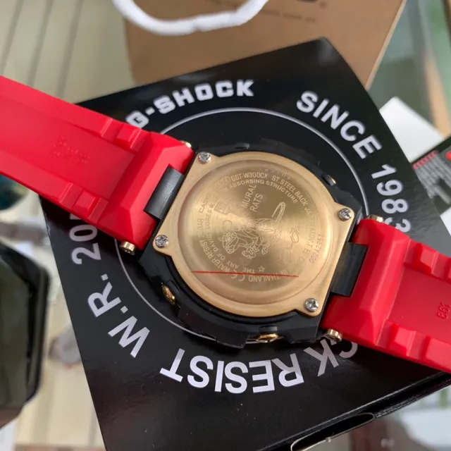 Casio G-Shock GA-2100 ذهبية وأحمر رياضية 3