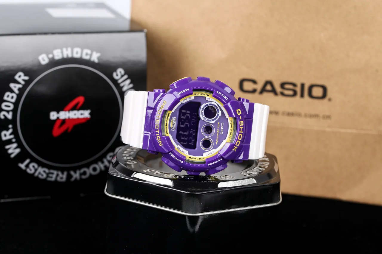 Casio G-SHOCK বেগুনি এবং সাদা রেজিন স্পোর্টস ওয়াচ 8