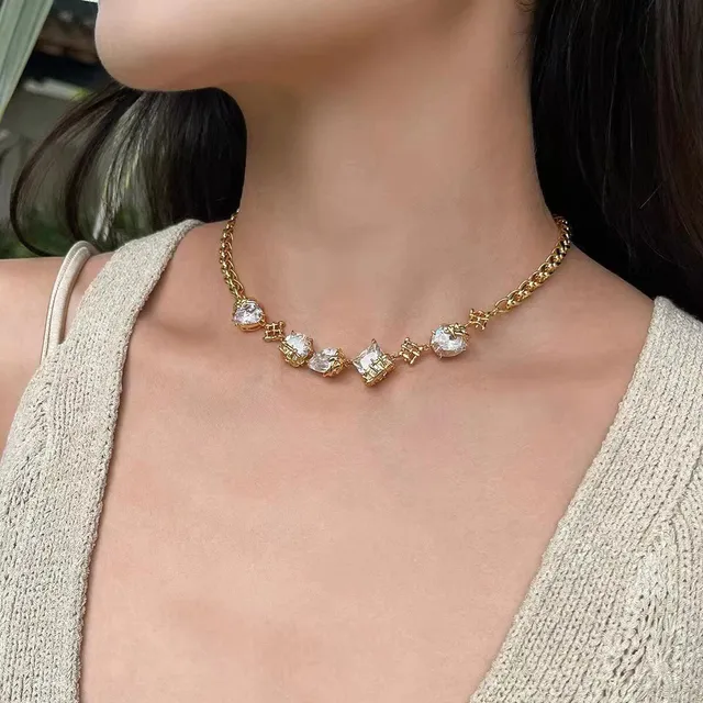 Celine सोने के स्वर का क्रिस्टल मोटिफ चेन नेकलेस 3