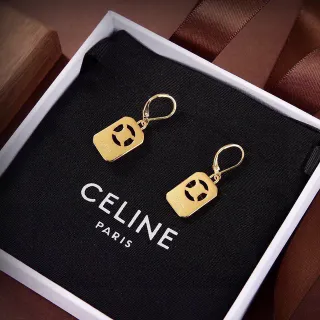 Celine Triomphe सोने के स्वर लॉगो कटआउट कानफूल
