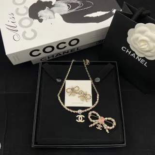 Chanel Bijoux Fantaisie قلادة ذهبية وردية فيونكة لؤلؤ وكريستال