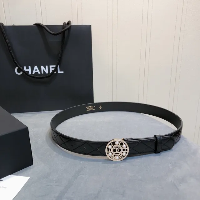 Chanel أسود ذهبي نقش العلامة التجارية مرصع باللؤلؤ ميداليون إبط جلدي حزام 2