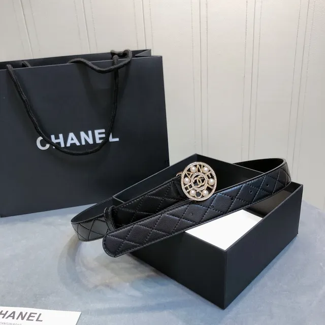 Chanel أسود ذهبي نقش العلامة التجارية مرصع باللؤلؤ ميداليون إبط جلدي حزام 3