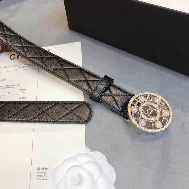 Chanel أسود ذهبي نقش العلامة التجارية مرصع باللؤلؤ ميداليون إبط جلدي حزام 6