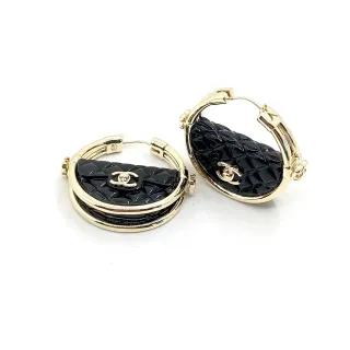 Chanel Brincos de Resina Metal Preto Dourado Matelassado