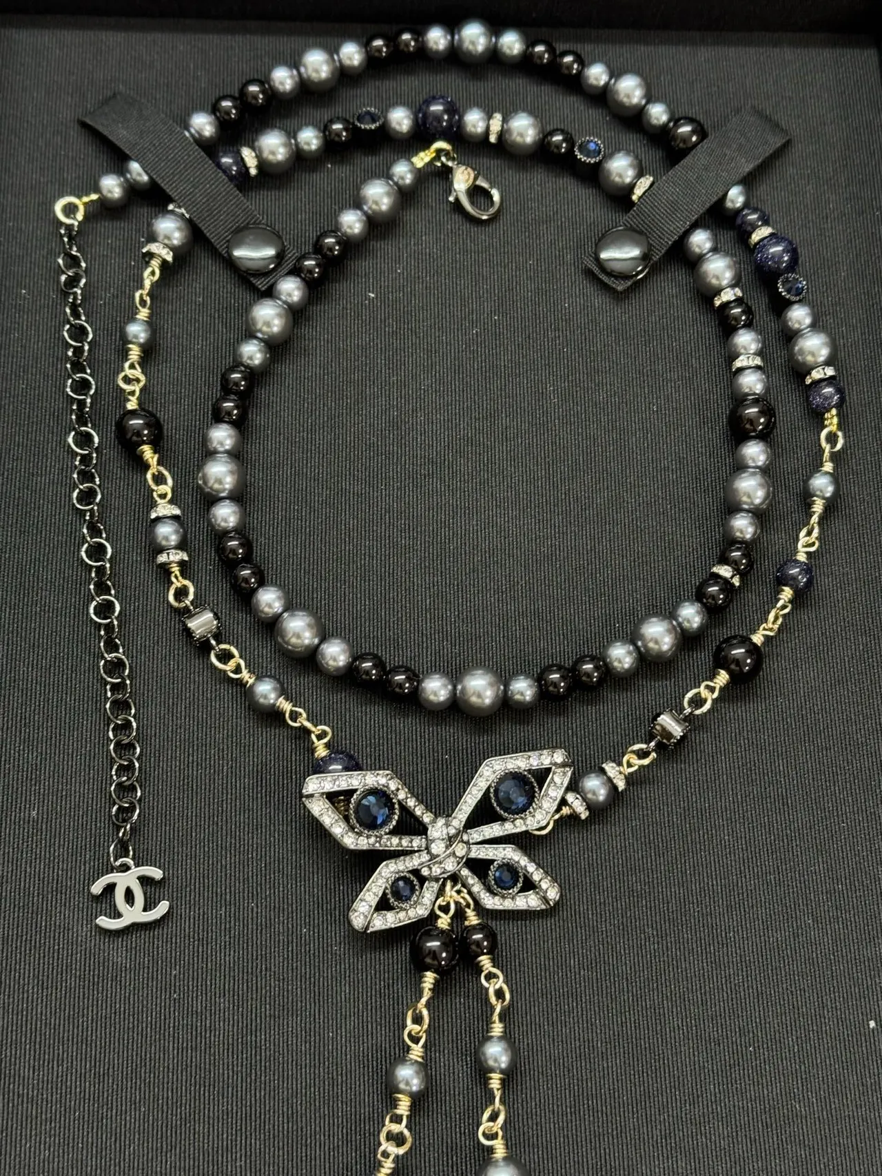 Collier Chanel Noir Gris Multi-Strand Perles Papillon Pavé Pendentif 5