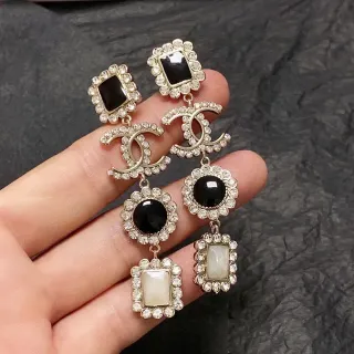 Chanel أقراط أسود أبيض متعدد الطبقات قطرة مزينة بالكريستال
