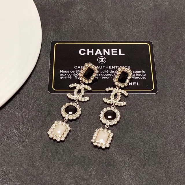 Chanel Boucles d'oreilles Noir Blanc Multi-Niveaux Goutte Cristaux Incrustés 2