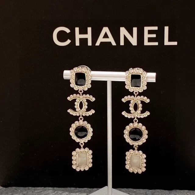 Chanel Boucles d'oreilles Noir Blanc Multi-Niveaux Goutte Cristaux Incrustés 3