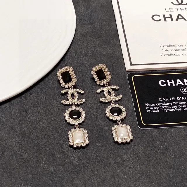 Chanel Boucles d'oreilles Noir Blanc Multi-Niveaux Goutte Cristaux Incrustés 4