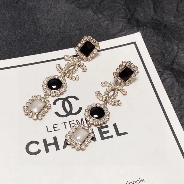 Chanel Boucles d'oreilles Noir Blanc Multi-Niveaux Goutte Cristaux Incrustés 5