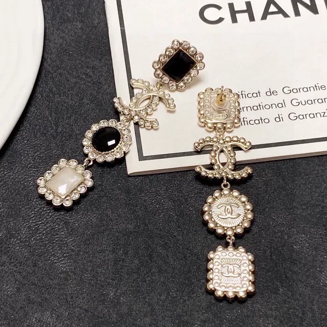 Chanel Boucles d'oreilles Noir Blanc Multi-Niveaux Goutte Cristaux Incrustés 6