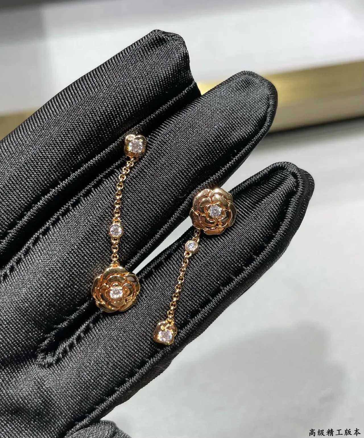 Chanel Camélia Diamants أقراط ذهبي اللون ماسية سلسلة زهرية معلقة 3