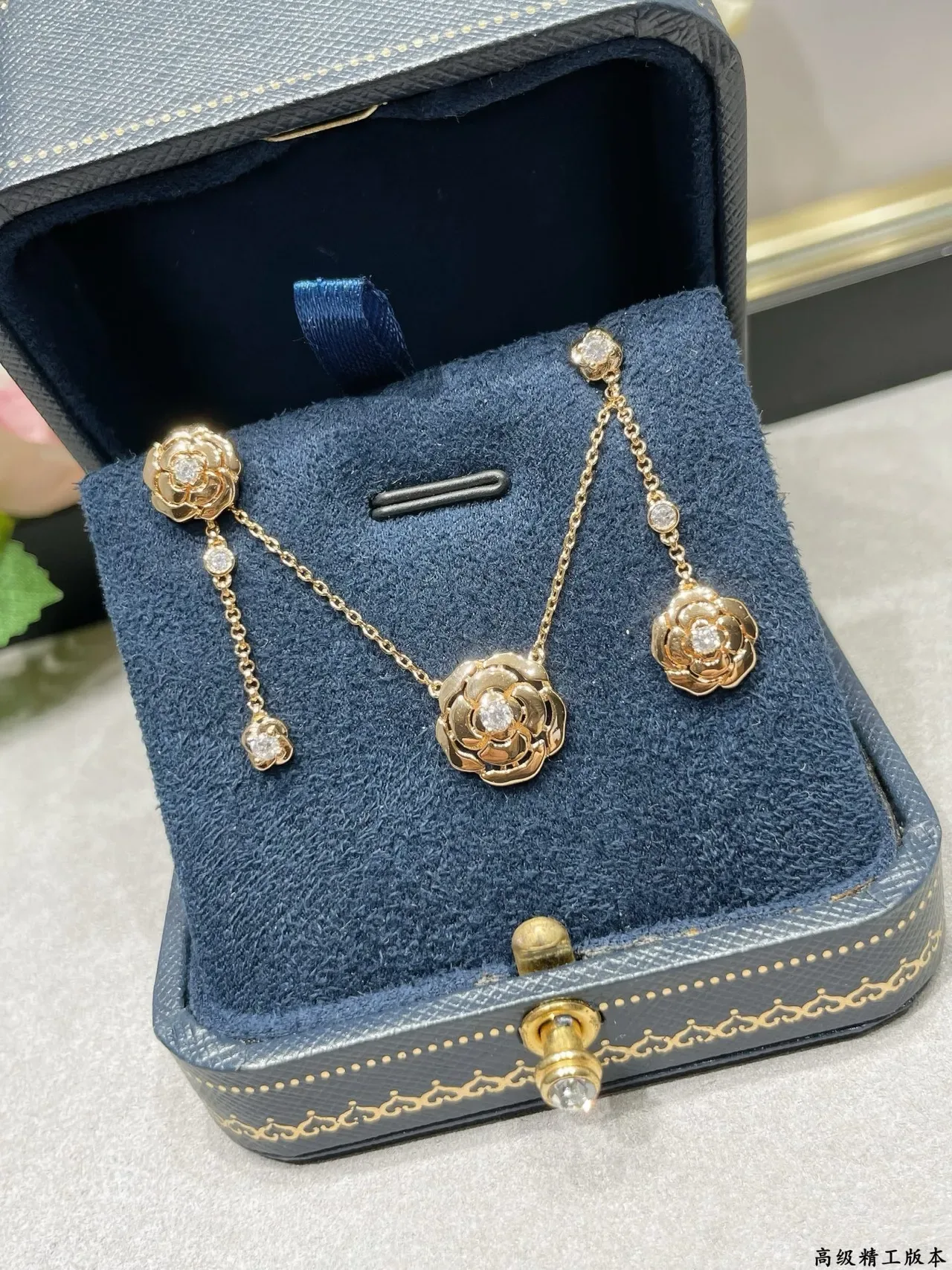 Chanel Camélia Diamants أقراط ذهبي اللون ماسية سلسلة زهرية معلقة 6
