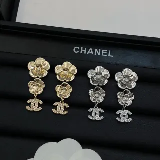 Chanel Camellia Double Flower Pavé CC Logo Brincos