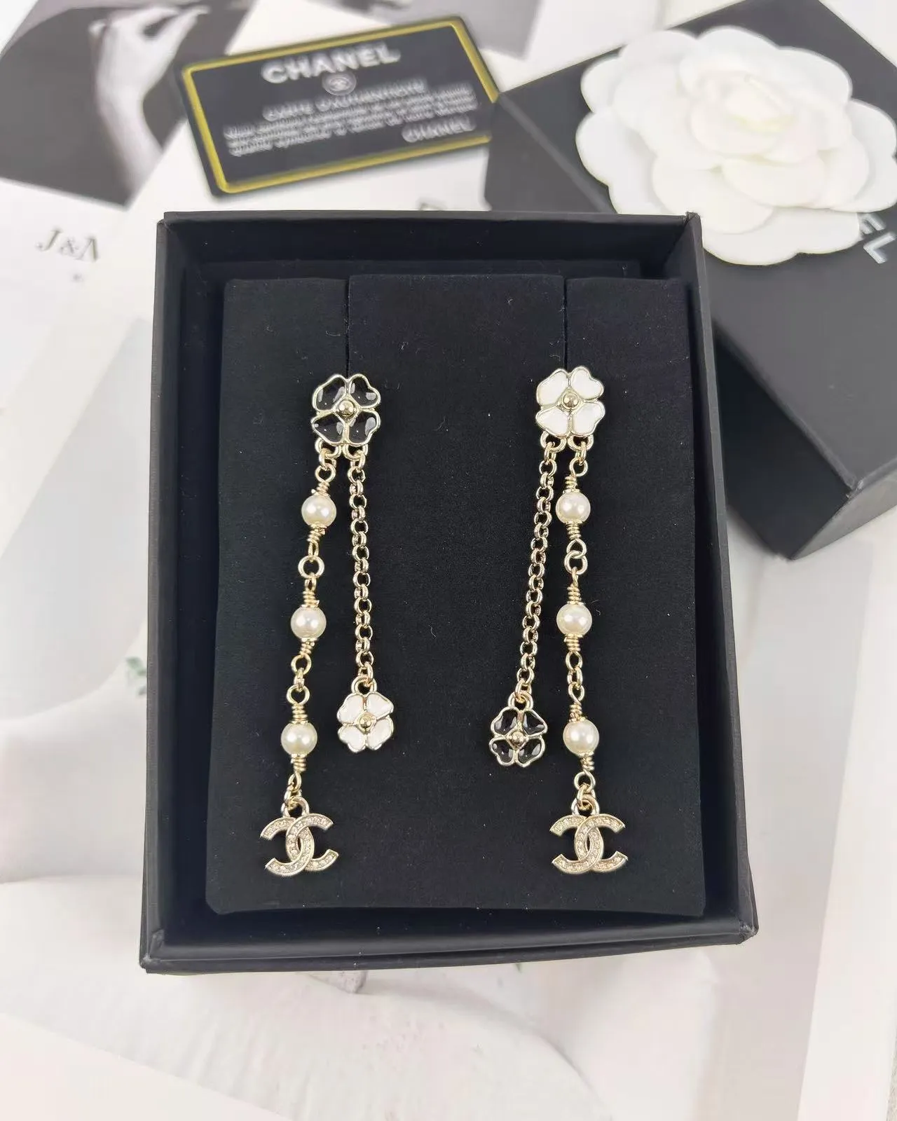 Chanel Camellia Boucles d'oreilles à chaîne de perles pendantes 2