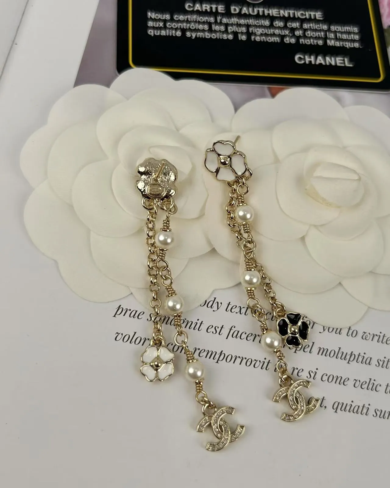 Chanel Camellia Boucles d'oreilles à chaîne de perles pendantes 3