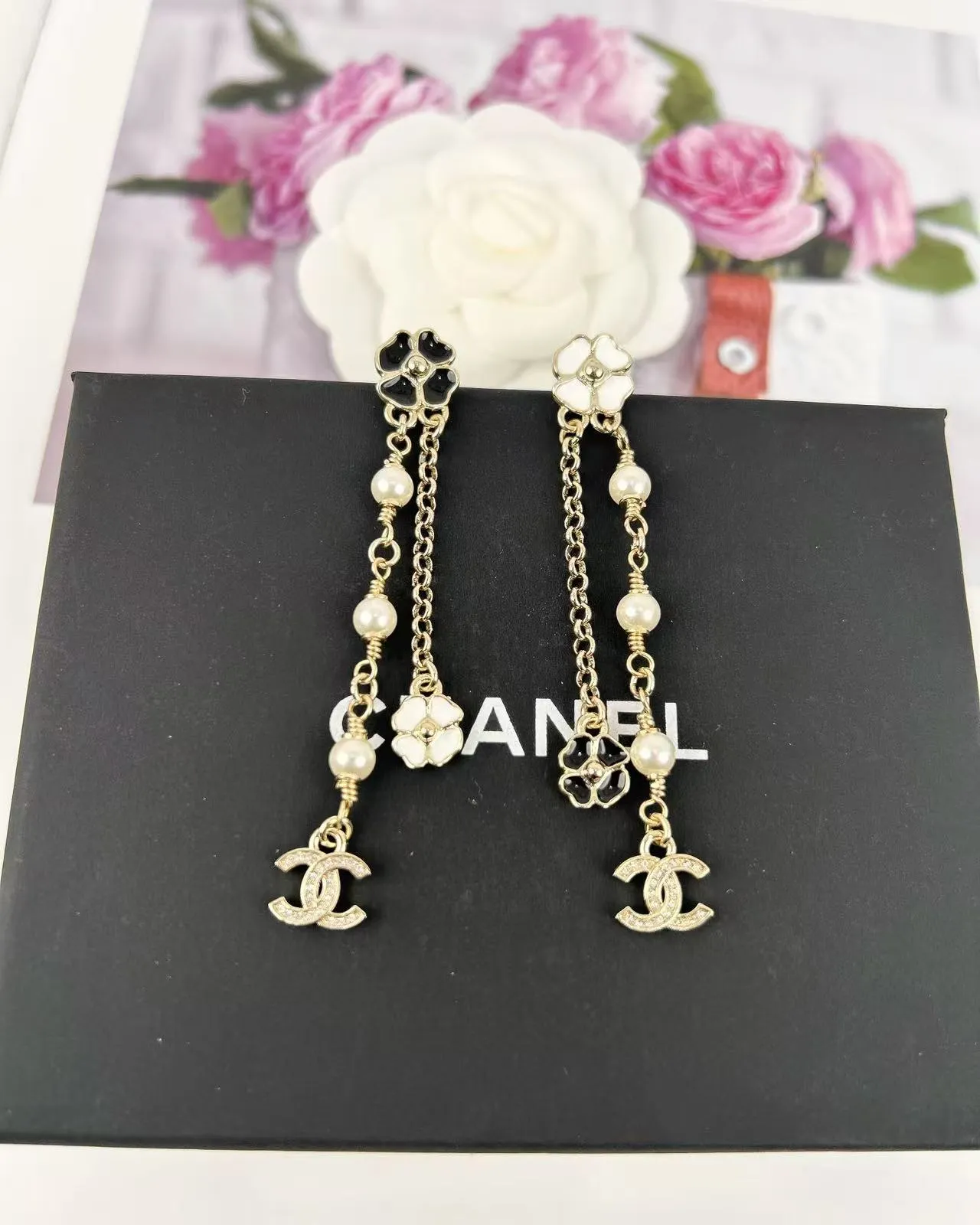 Chanel Camellia Boucles d'oreilles à chaîne de perles pendantes 5