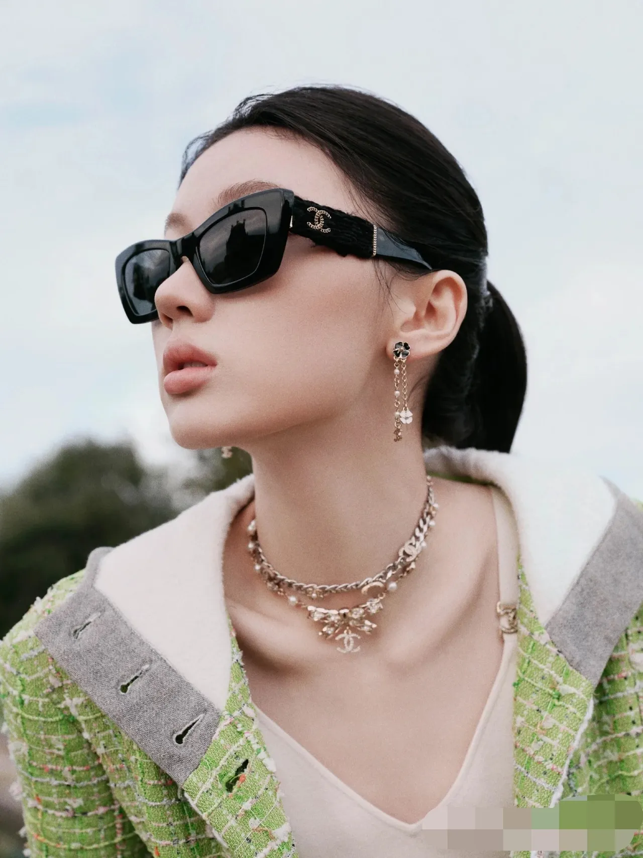Chanel Camellia Boucles d'oreilles à chaîne de perles pendantes 8