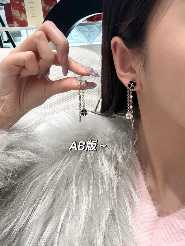 Chanel Camellia Boucles d'oreilles à chaîne de perles pendantes 9