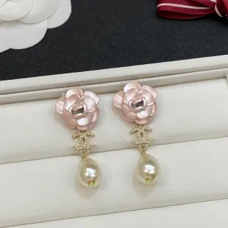 Chanel Camellia قطرة اللؤلؤ وردي بيج نقشة زهرية مكلفة بالكريستال CC Logo أقراط